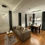Historie Trifft Moderne Apartamento